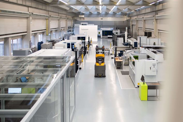 Blick in die Smart Factory Halle von TRUMPF