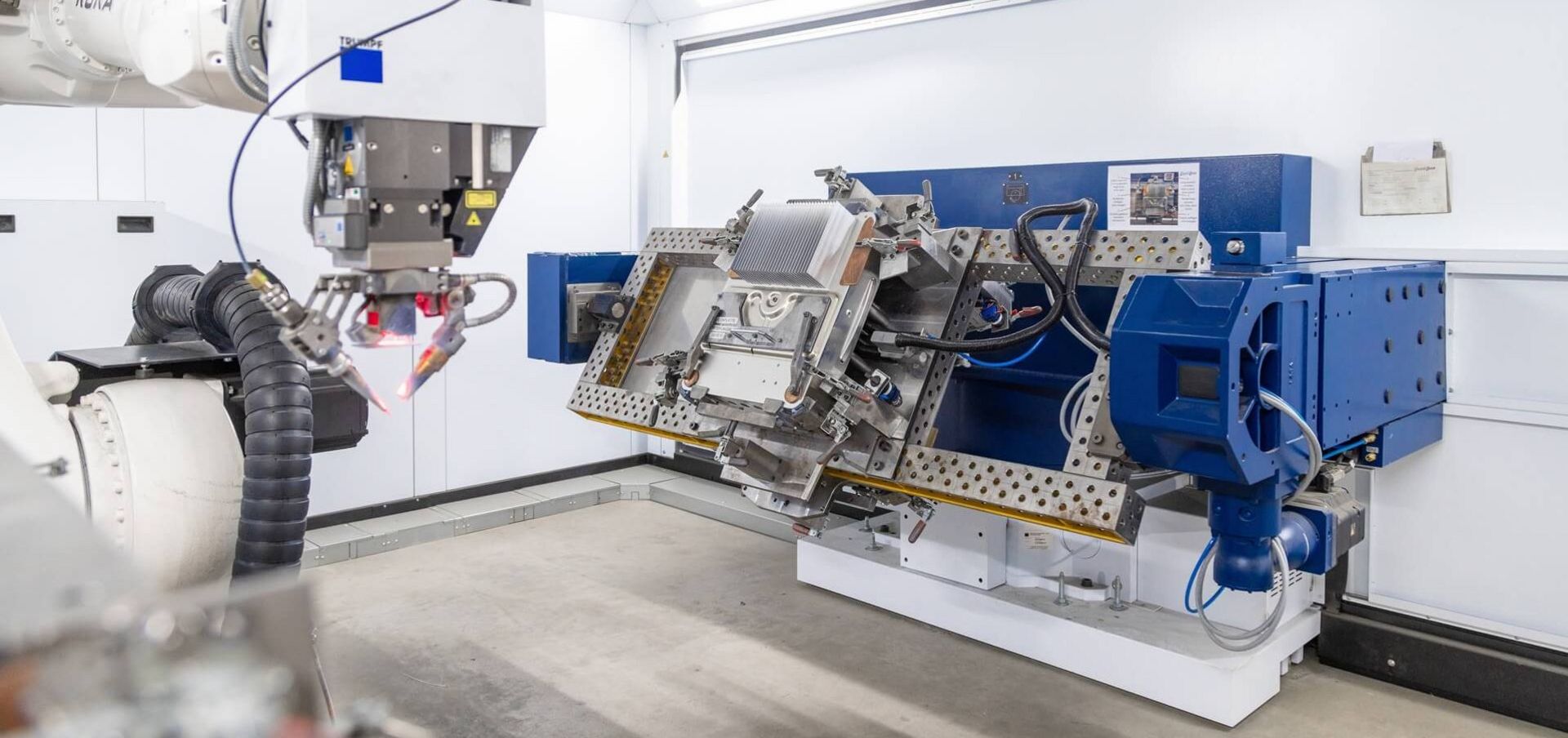  Mit der schnellen Taktzeit des Rotationswechslers der TruLaser Weld 5000 fertigt CooolCase 100 Gehäuse am Tag.