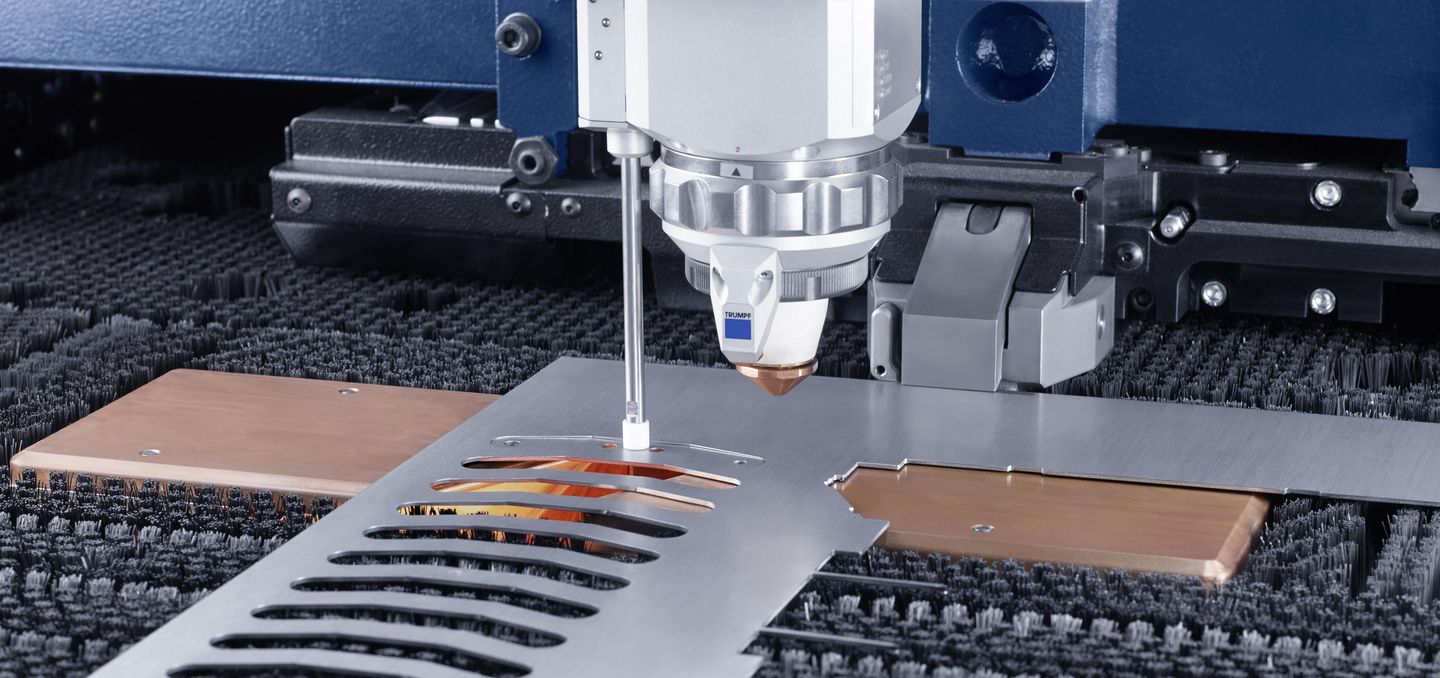TruLaser Center 7030, tête de coupe et vérin éjecteur via SmartGate